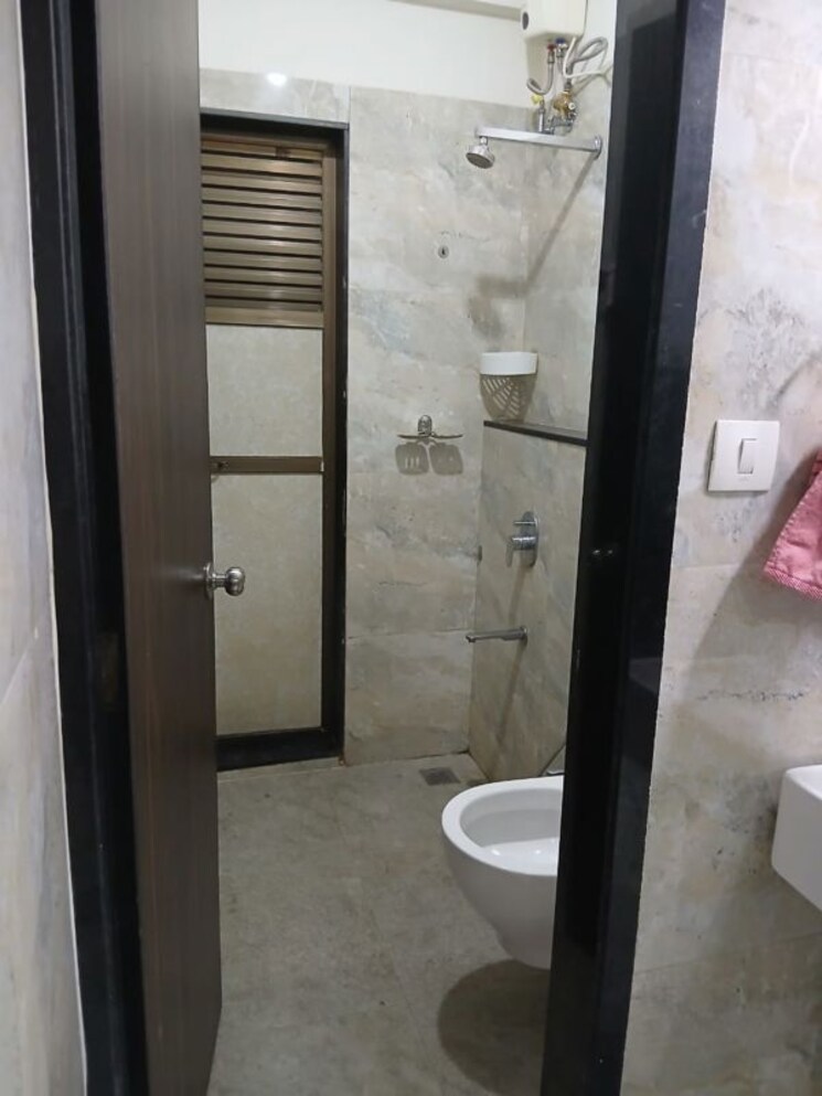 Bathroom, larkins-pride-palms 3 Bedroom 950 Sq.Ft. Apartment In Kolshet Road Thane 9860205