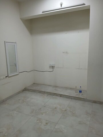 Room in 3 BHK Apartment at Larkins Pride Palms, Kolshet Road – for Sale