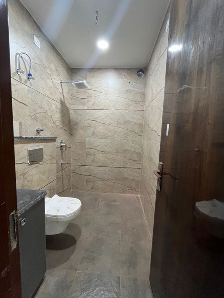 Bathroom, sahastradhara road 3 Bedroom 100 Sq.Yd. Independent House In Sahastradhara Road Dehradun 9860256