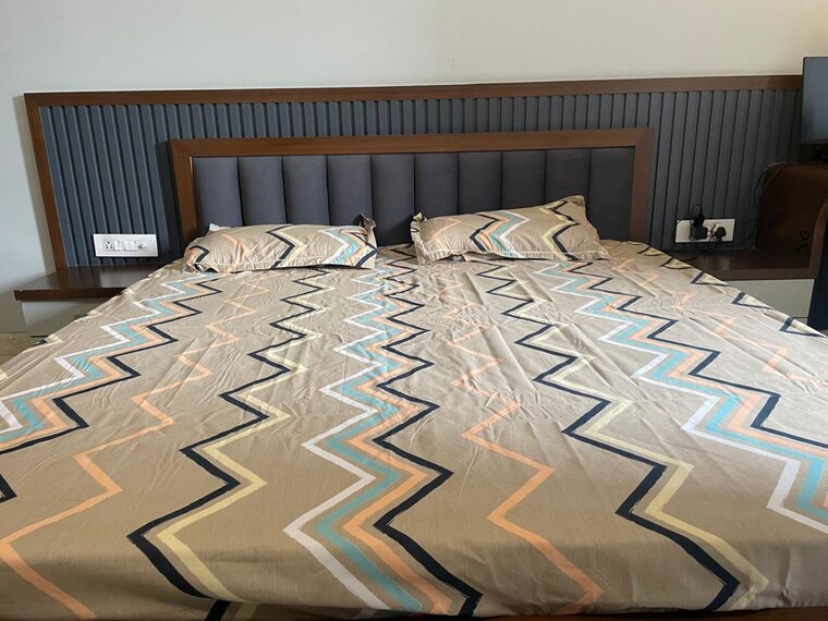 Master Bedroom, sector 55 3 Bedroom 300 Sq.Yd. Independent House In Sector 55 Noida 9860318