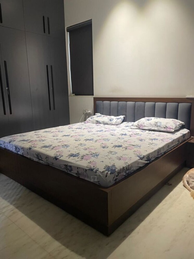 Bedroom, sector 55 3 Bedroom 300 Sq.Yd. Independent House In Sector 55 Noida 9860318