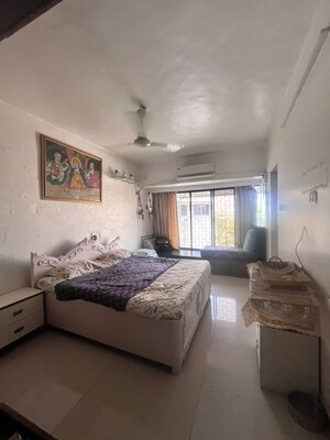 Living Room in 3 BHK Apartment at Seven Bunglow – for Rent
