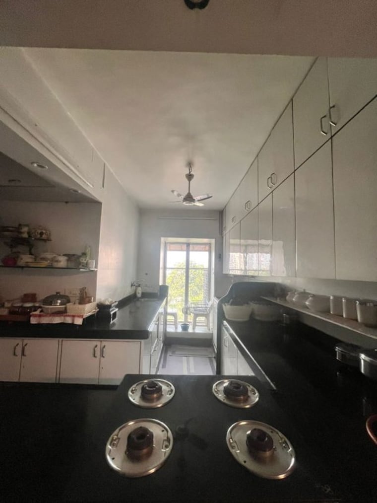 Team Area, seven bunglow 3 Bedroom 1800 Sq.Ft. Apartment In Seven Bunglow Mumbai 9860053