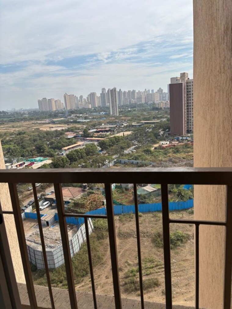 Swimming Pool, metropolis-bayside 1 Bedroom 320 Sq.Ft. Apartment In Kasarvadavali Thane 9860368