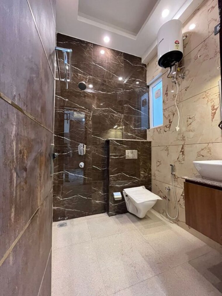 Bathroom, gms road 3 Bedroom 1750 Sq.Ft. Penthouse In Gms Road Dehradun 9860369