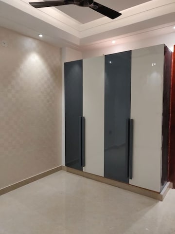 Room in 3 BHK Apartment at Gyan Khand – for Rent