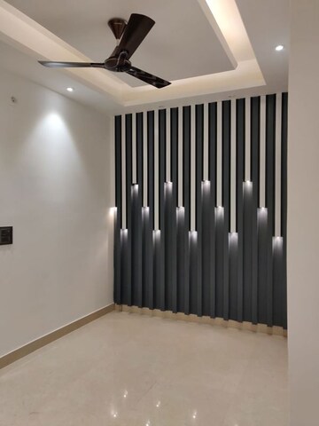 Room in 3 BHK Apartment at Gyan Khand – for Rent