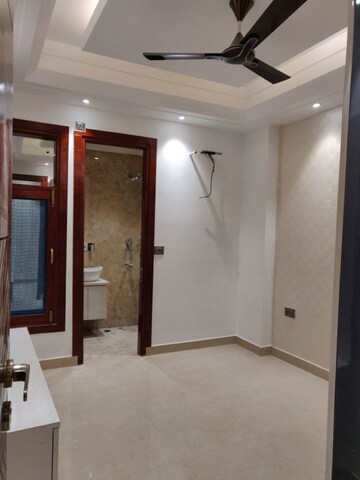 Room in 3 BHK Apartment at Gyan Khand – for Rent