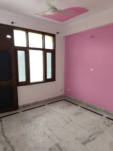 Room in 3 BHK Builder Floor at The Nest Noida, Sector 31 – for Rent