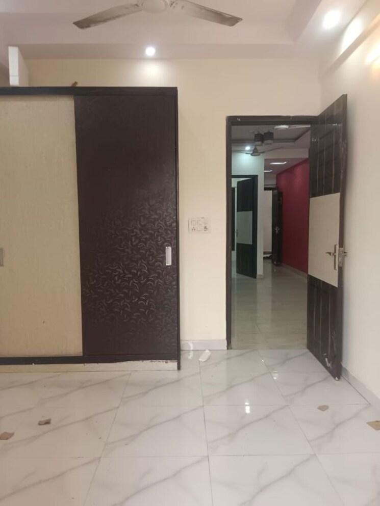 Room, shakti khand iii 2 Bedroom 900 Sq.Ft. Apartment In Shakti Khand Iii Ghaziabad 9860653
