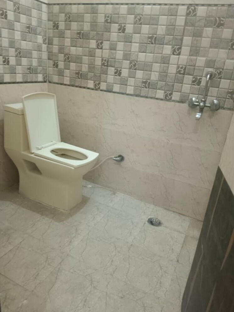 Bathroom, shakti khand iii 2 Bedroom 900 Sq.Ft. Apartment In Shakti Khand Iii Ghaziabad 9860653