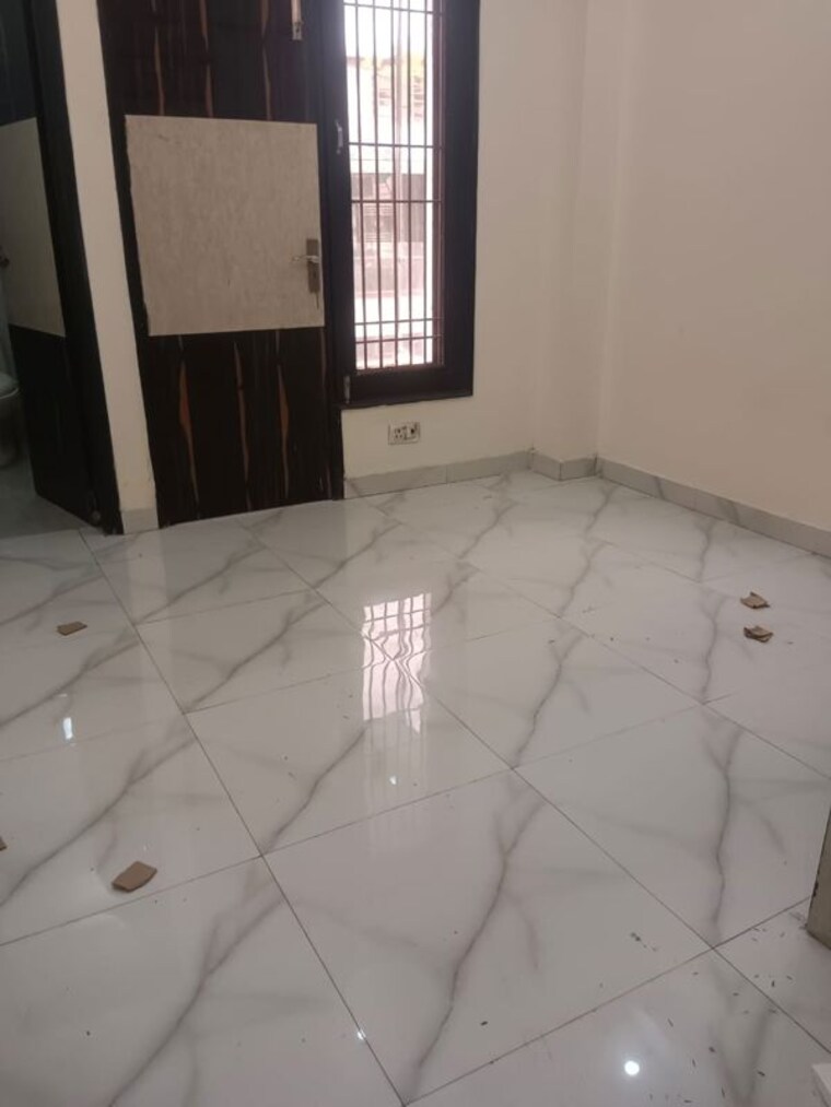 Bathroom, shakti khand iii 2 Bedroom 900 Sq.Ft. Apartment In Shakti Khand Iii Ghaziabad 9860653