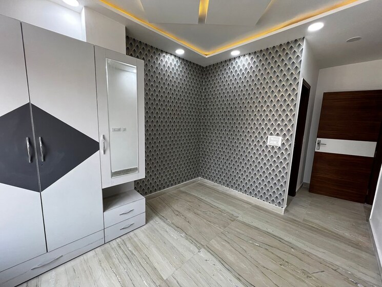 Team Area, deep vihar 4 Bedroom 100 Sq.Yd. Builder Floor In Deep Vihar Delhi 9860656