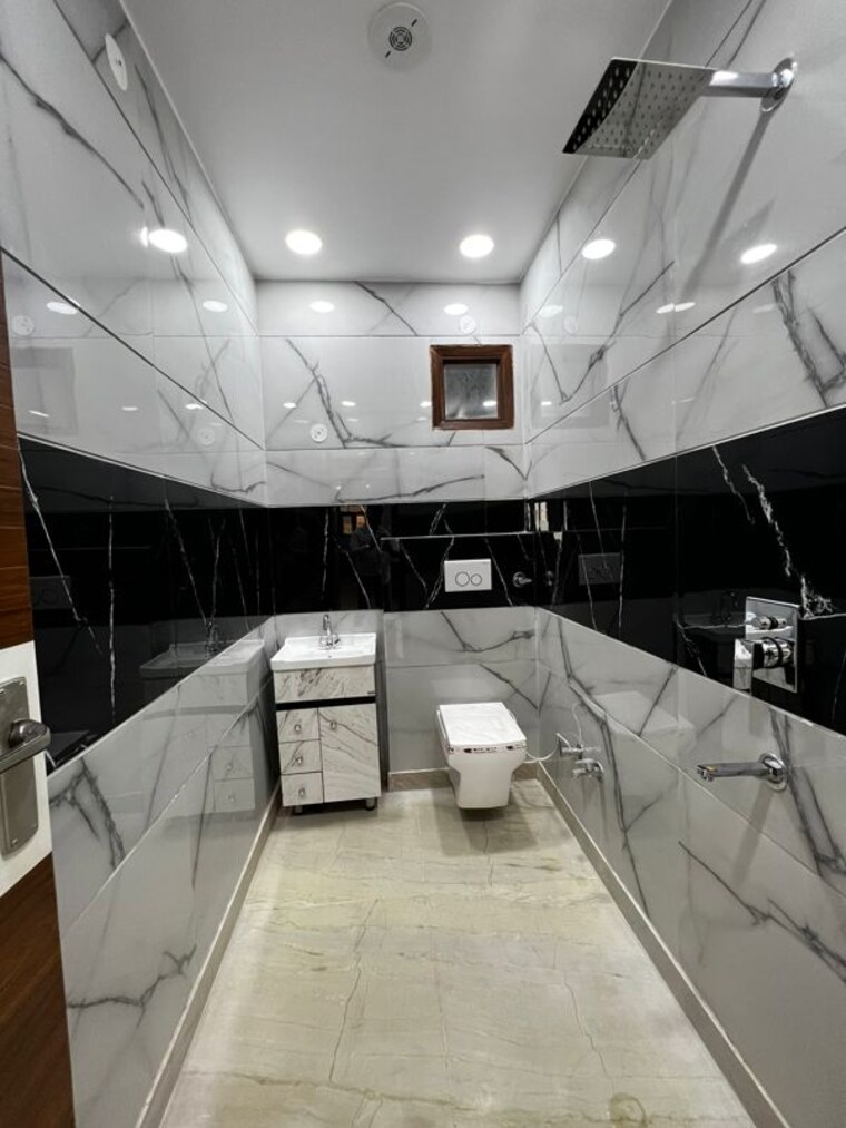 Kitchen, deep vihar 4 Bedroom 127 Sq.Yd. Builder Floor In Deep Vihar Delhi 9860679