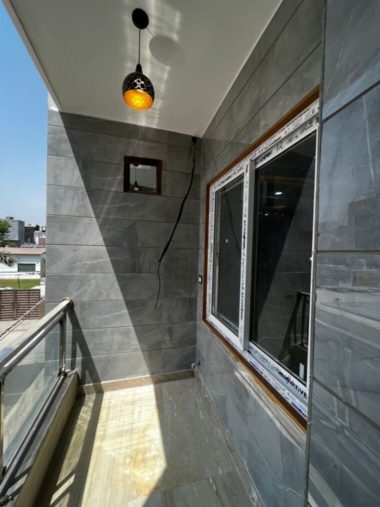 Balcony, deep vihar 4 Bedroom 180 Sq.Yd. Builder Floor In Deep Vihar Delhi 9860665