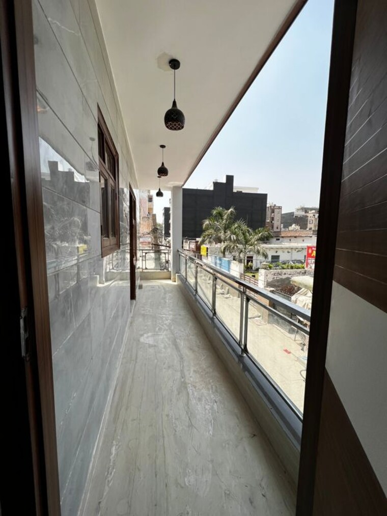 Balcony, deep vihar 4 Bedroom 180 Sq.Yd. Builder Floor In Deep Vihar Delhi 9860665