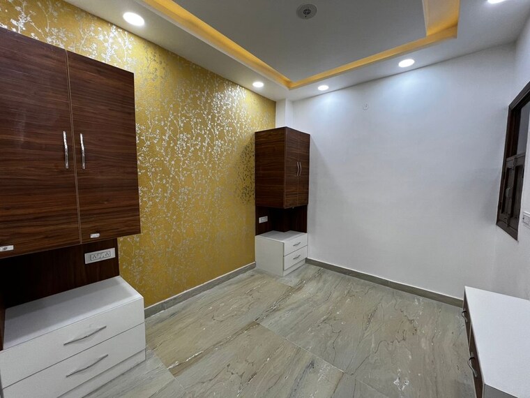 Room, deep vihar 4 Bedroom 195 Sq.Yd. Builder Floor In Deep Vihar Delhi 9860677