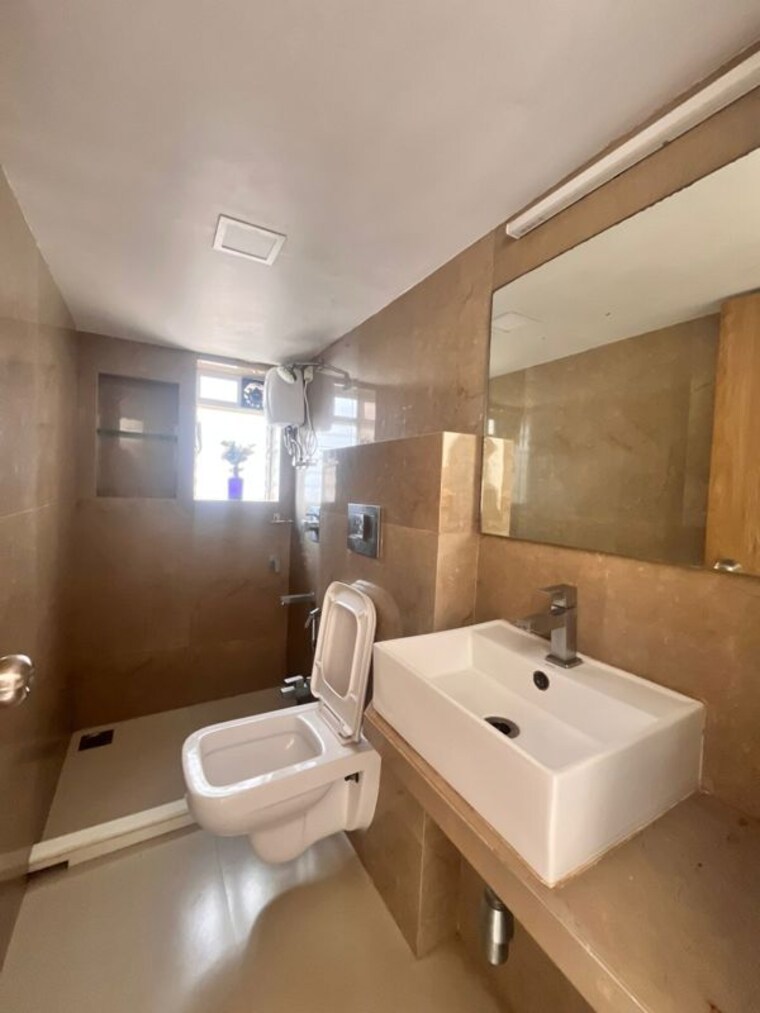 Bathroom, andheri west 2 Bedroom 800 Sq.Ft. Apartment In Andheri West Mumbai 9860488