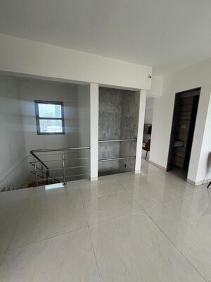 Room in 4 BHK Apartment at Pashmina Serene, Dadar East – for Sale