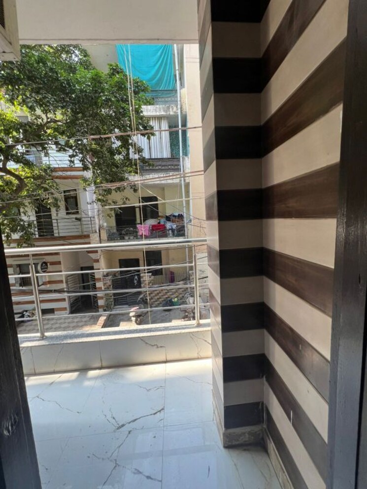 Balcony, sector 44 1 RK 400 Sq.Ft. Builder Floor In Sector 44 Gurgaon 9860825