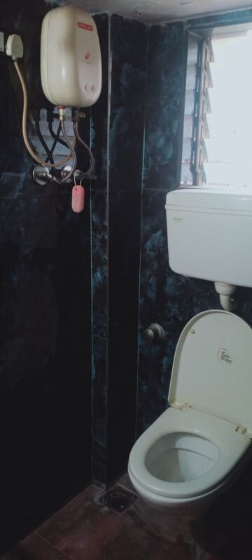 Furnished Amenities in 1 BHK Apartment at Bindra Complex, Andheri East – for Rent