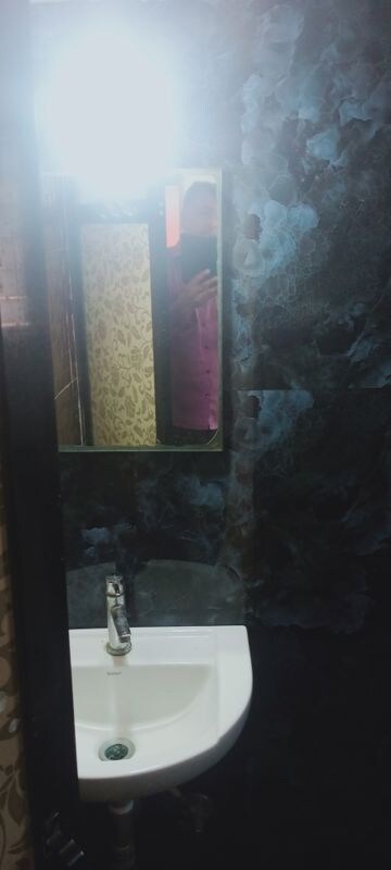 Bathroom in 1 BHK Apartment at Bindra Complex, Andheri East – for Rent