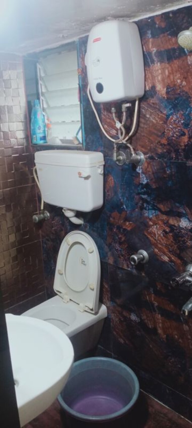 Bathroom, bindra-complex 1 Bedroom 650 Sq.Ft. Apartment In Andheri East Mumbai 9860881