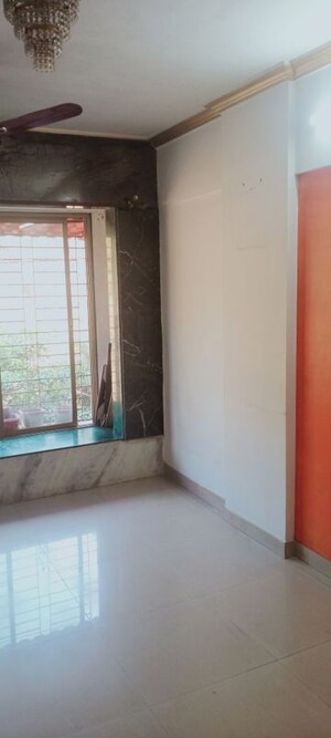 Room in 1 BHK Apartment at Bindra Complex, Andheri East – for Rent