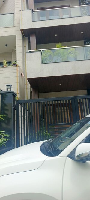 6+ BHK Builder Floor For Sale in Sector 12