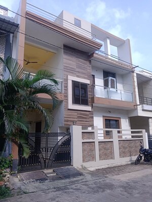 4 BHK Independent House For Sale in Vidhan Sabha Marg