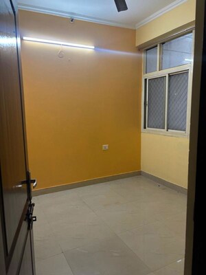 Room in 2.5 BHK Apartment at Assotech The Nest, Sain Vihar – for Rent