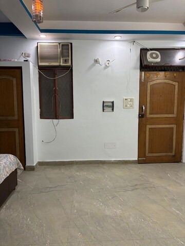 Room in 1 BHK Builder Floor at DLF Dilshad Plaza, Shalimar Garden – for Sale