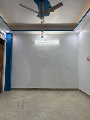 Room in 1 BHK Builder Floor at DLF Dilshad Plaza, Shalimar Garden – for Sale