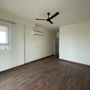Room in 3 BHK Apartment at Conscient Heritage Max, Sector 102 – for Rent