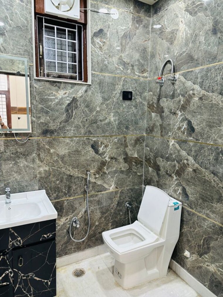 Bathroom, niti khand i 3 Bedroom 1100 Sq.Ft. Apartment In Niti Khand I Ghaziabad 9861026