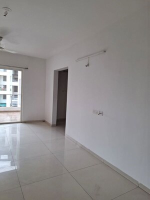 Room in 2 BHK Apartment at Yashwin Orizzonte, Kharadi – for Rent