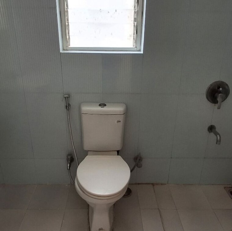 Bathroom, siddhivinayak-sunshree-emerald 3 Bedroom 1850 Sq.Ft. Apartment In Nibm Pune 9861051