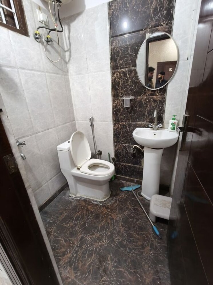 Bathroom, divyansh-homes 2 Bedroom 850 Sq.Ft. Builder Floor In Indrapuram Ghaziabad 9861060