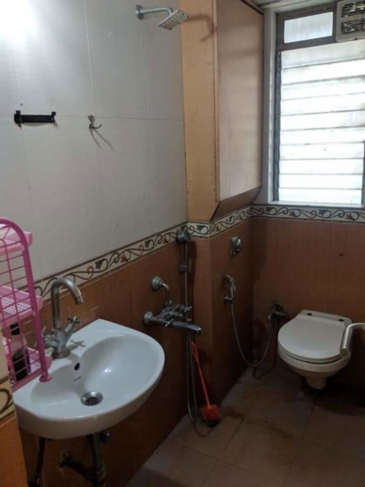 Bathroom, riddhi-tower 3 Bedroom 779 Sq.Ft. Apartment In Malad East Mumbai 9861025