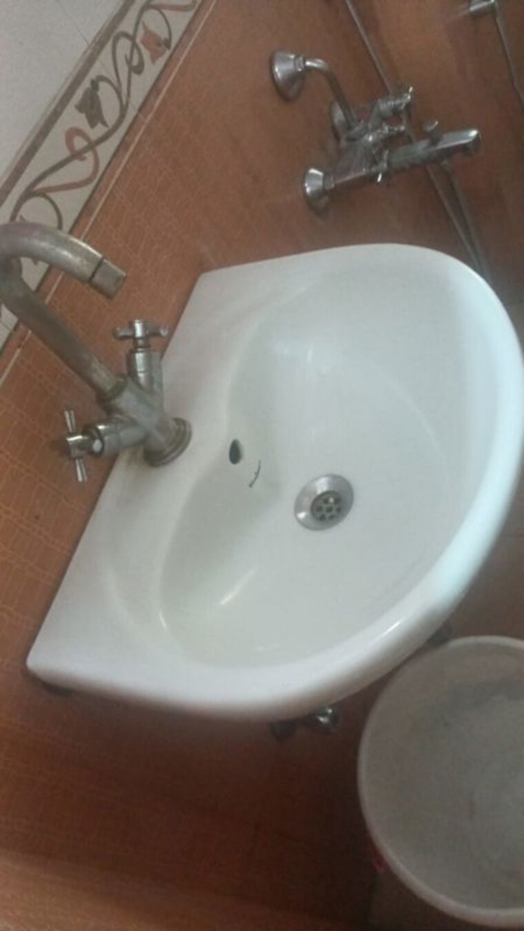 Bathroom, riddhi-tower 3 Bedroom 779 Sq.Ft. Apartment In Malad East Mumbai 9861025