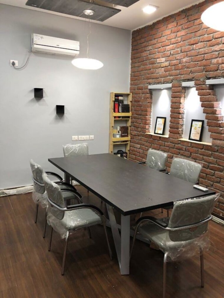 Team Area, vijay nagar Commercial Office Space 1100 Sq.Ft. In Vijay Nagar Indore 9861034