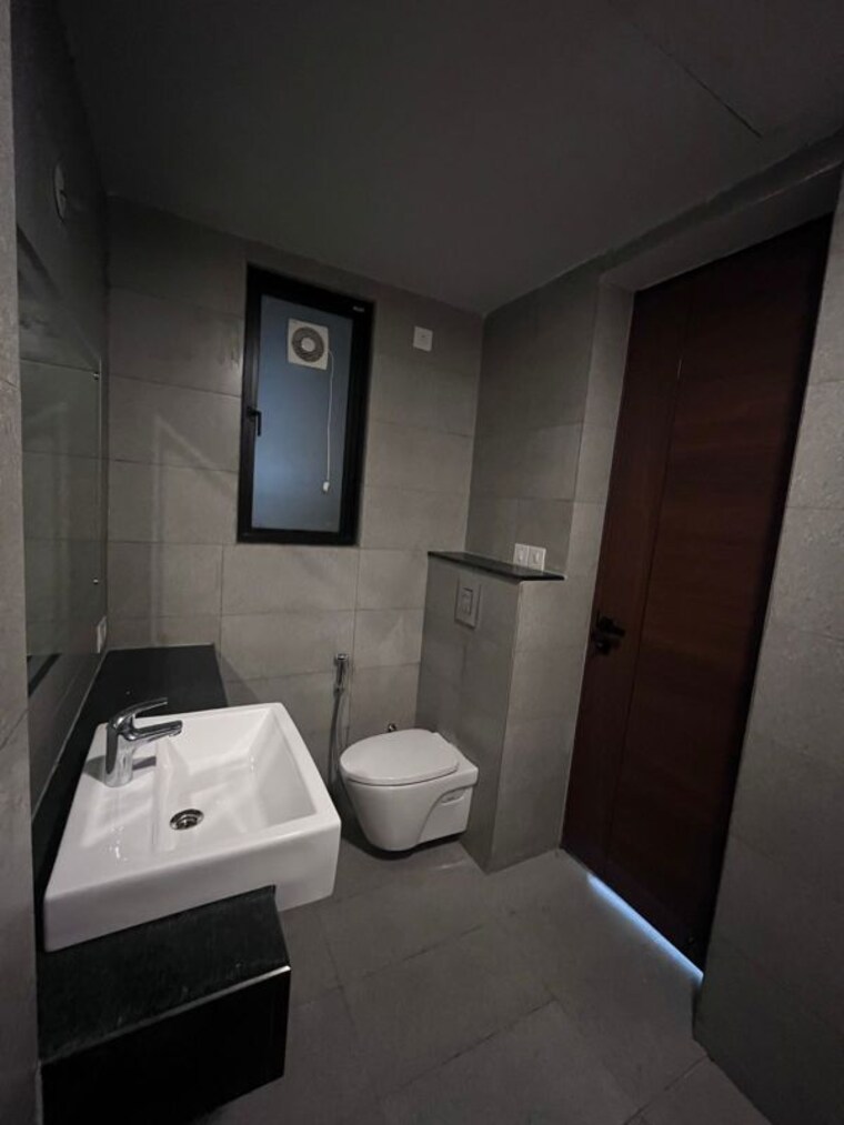 Bathroom, krisumi-waterfall-suites 1 Bedroom 1172 Sq.Ft. Apartment In Sector 36a Gurgaon 9861162