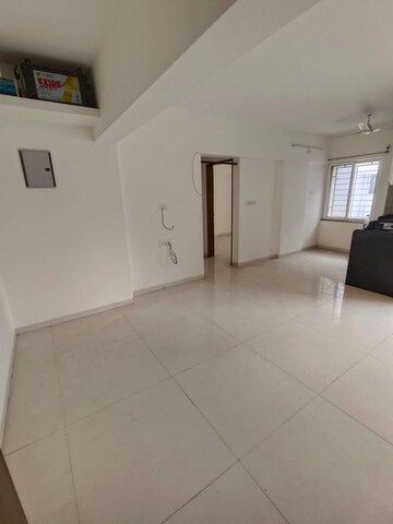 Room in 2 BHK Apartment at Prathamesh Novellus, Kothrud – for Rent