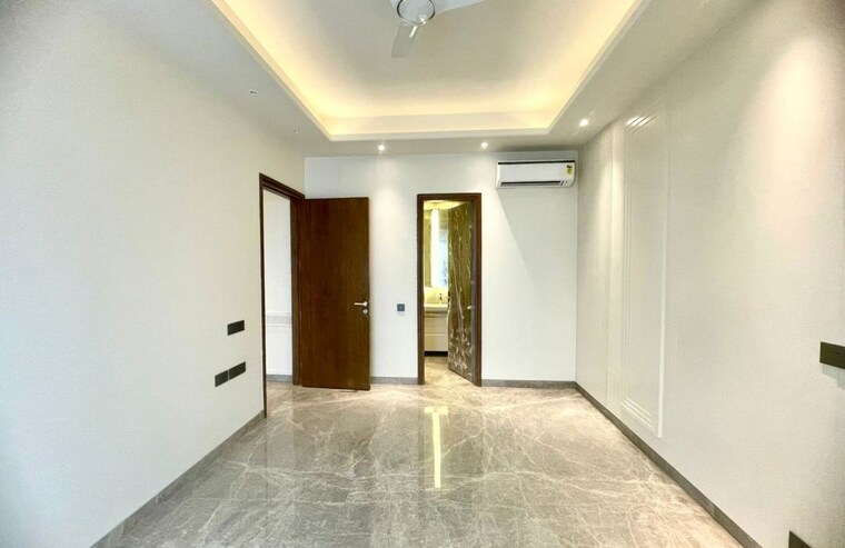 Room, gulmohar park 3 Bedroom 300 Sq.Ft. Builder Floor In Gulmohar Park Delhi 9861152