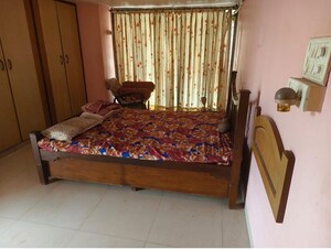 Bedroom in 2 BHK Apartment at Khar West – for Rent