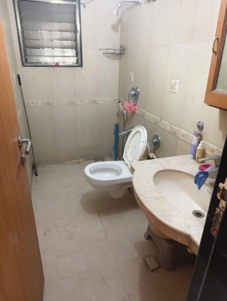 Bathroom, khar west 2 Bedroom 700 Sq.Ft. Apartment In Khar West Mumbai 9861269