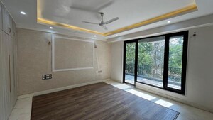 Room in 3 BHK Builder Floor at BPTP Green Oaks, Sector 70a – for Sale