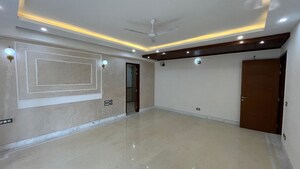 Room in 3 BHK Builder Floor at BPTP Green Oaks, Sector 70a – for Sale