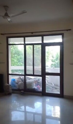 Room in 3 BHK Apartment at Vipul Greens, Sector 48 – for Rent