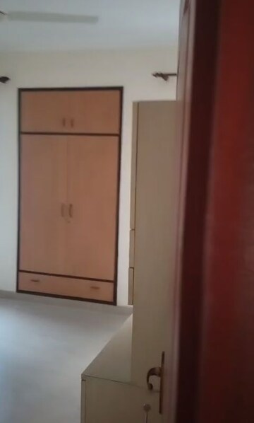 Room in 3 BHK Apartment at Vipul Greens, Sector 48 – for Rent